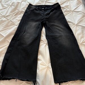 Wide-Leg Jeans with Raw Hem